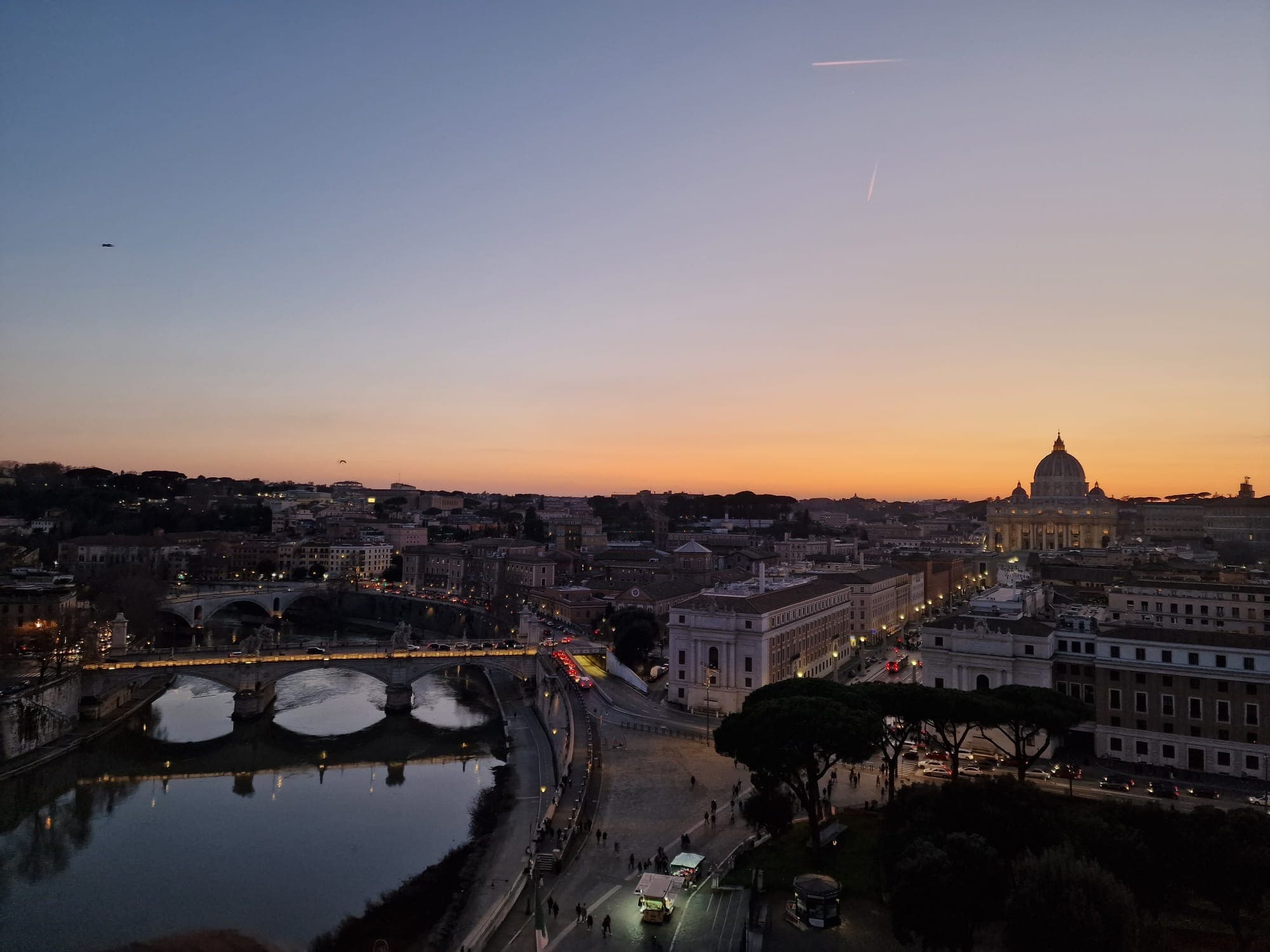 Tramonto sul Tevere con la Cupola di San Pietro