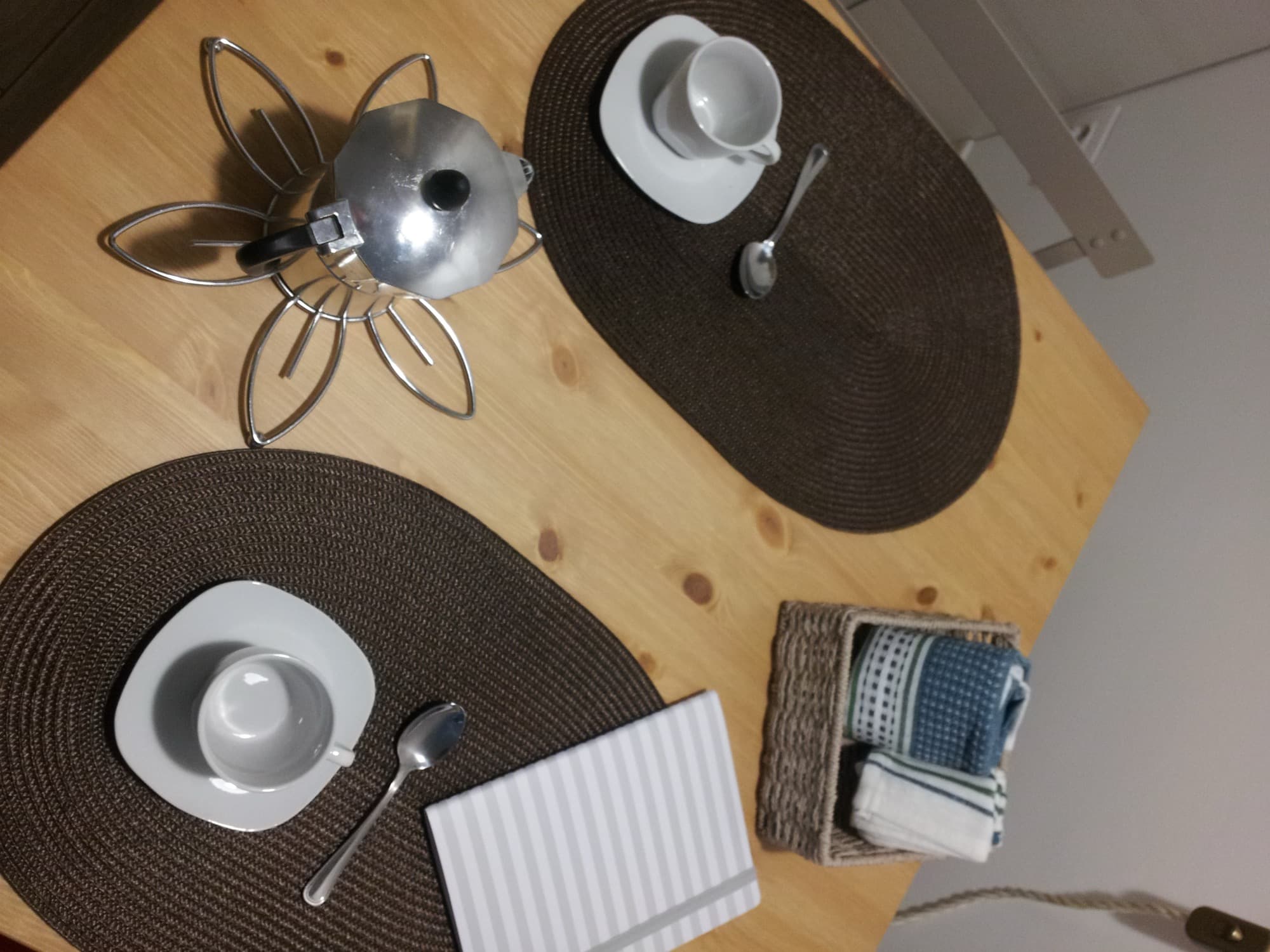 Il piacere del caffè: tavola apparecchiata
